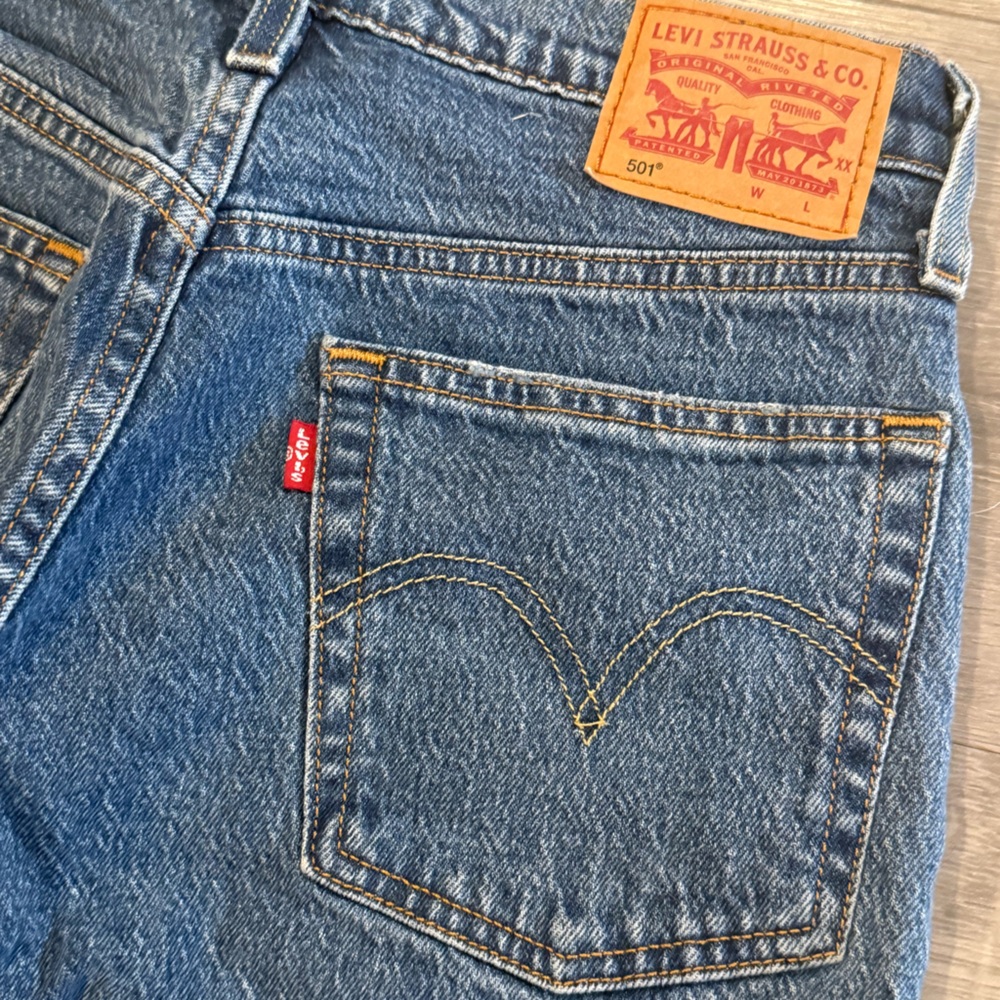 Levi's Straight-Leg Women's Jeans — Medium Blue Wash- 501’s - Picture 3 of 6